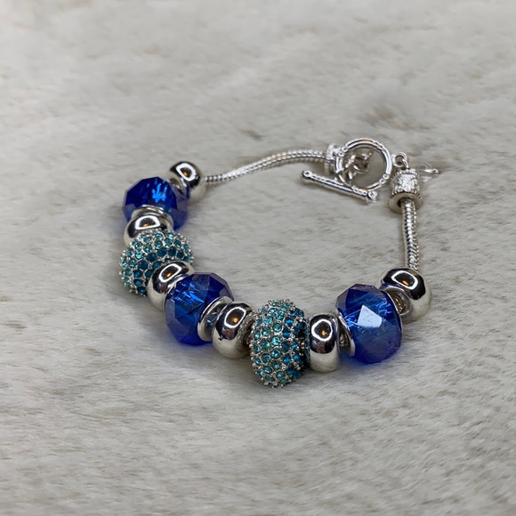 Beautiful Beaded Charm Bracelet NWOT - Picture 3 of 4